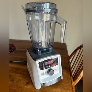 Vitamix A3500 Ascent Series Blender White